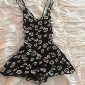Daisy print romper